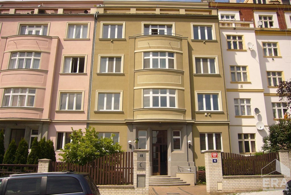 Nabídka pronájmu bytu 1+kk, 22 m2 v prestižní vilové čtvrti ul. Hradešínská, Praha 10, 10 000Kč/měs