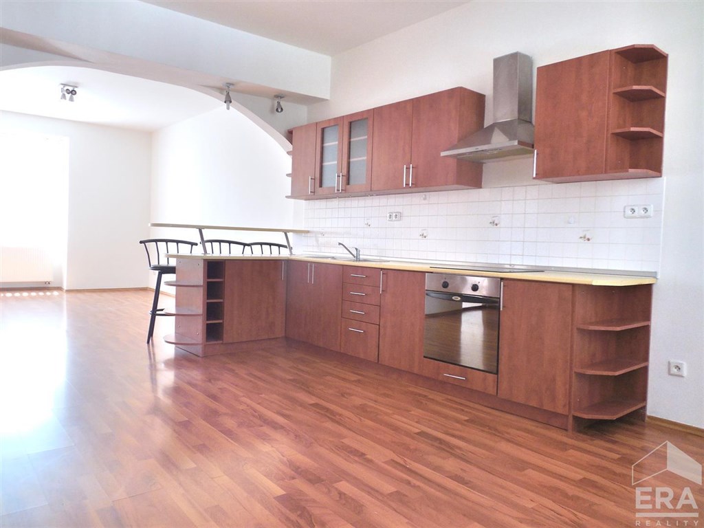 PRONAJATO – Pronájem 2+kk, 70 m2, první patro, cihla, centrum města – ul. Wolkerova