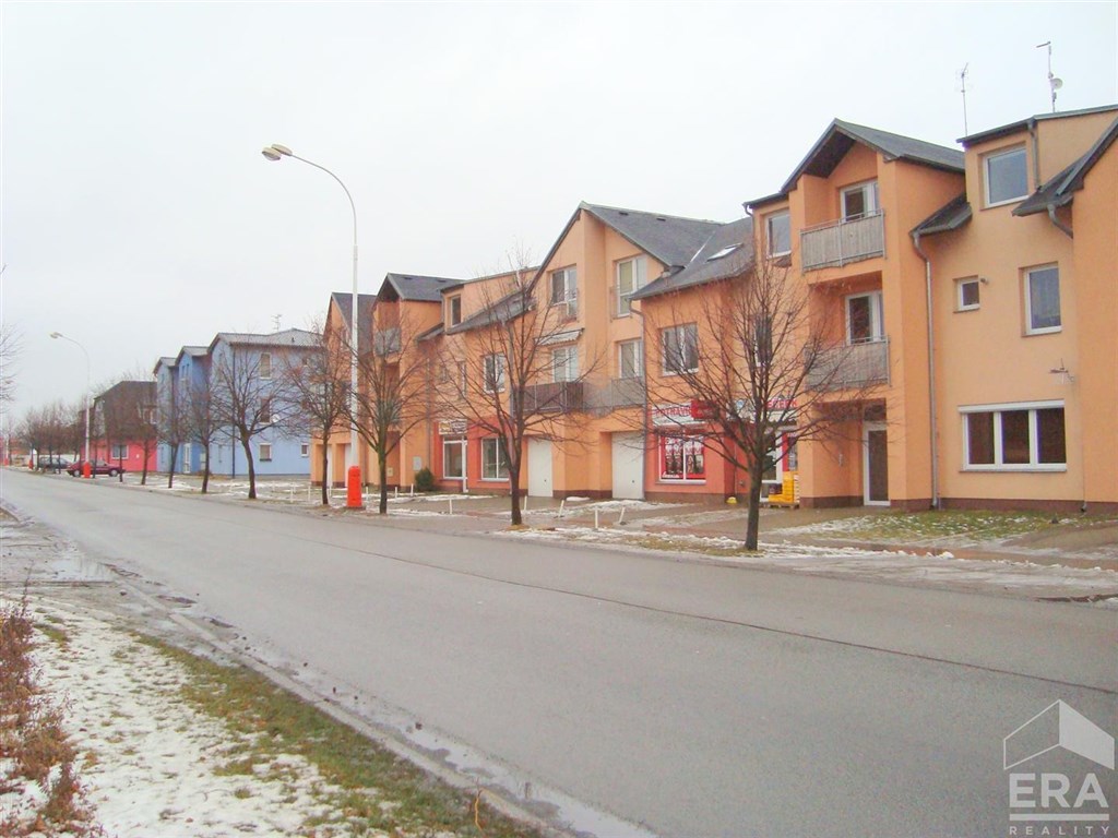 Novostavba 2008, pěkný byt 1+kk, 25 m2, Šestajovice u Prahy