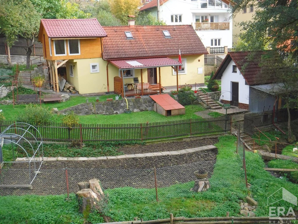 Prodej atypického RD, 2x 1+1, 92 m2, terasa, zahradní domek, obec Bojanovice Praha-západ