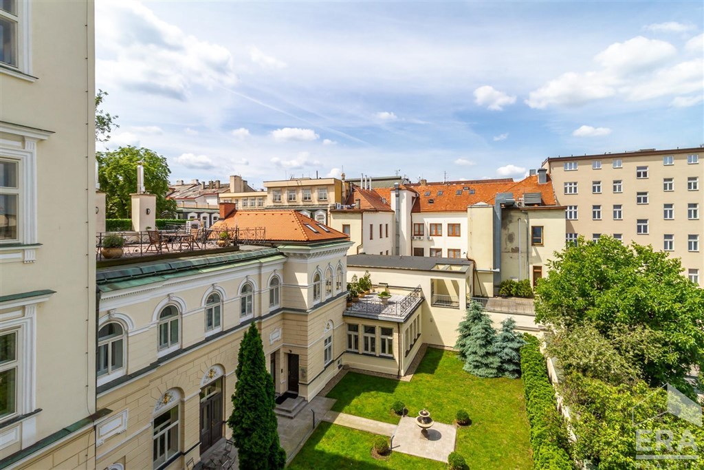 Pronájem bytu 3+1, 139 m2, balkon do vnitrobloku, Praha 1 Nové Město