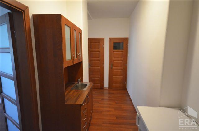 Pronájem pěkné zrekonstruované kanceláře, 2+kk,55 m2, Praha 5 Smíchov