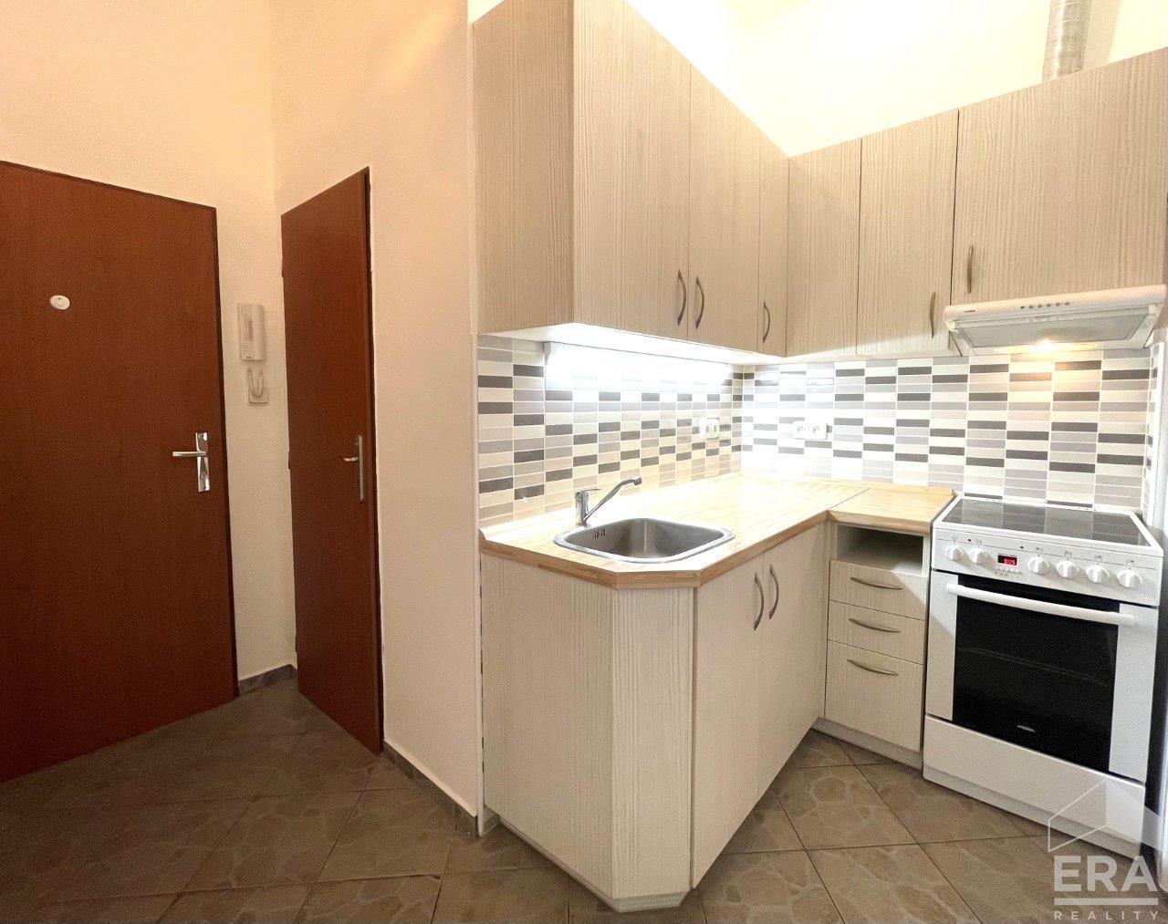 Pronájem bytu 2+1, 46 m2, Radlická ul., Praha 5 – Smíchov