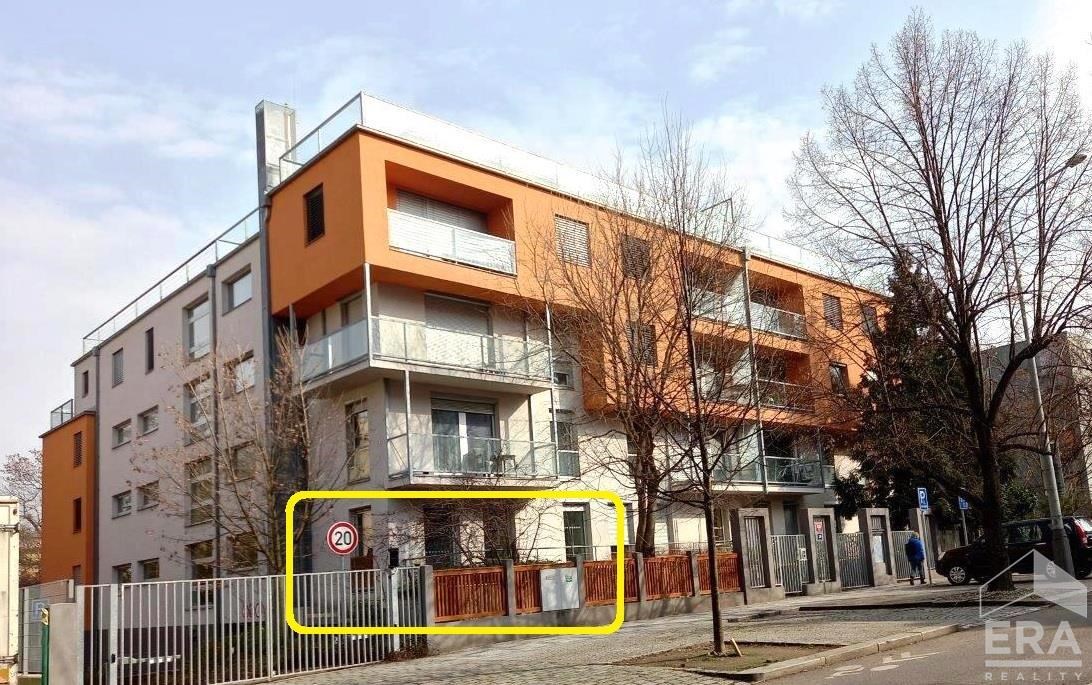 Pronájem útulného bytu 2+kk, 48m2, Terronská ul., Praha 6, Bubeneč.