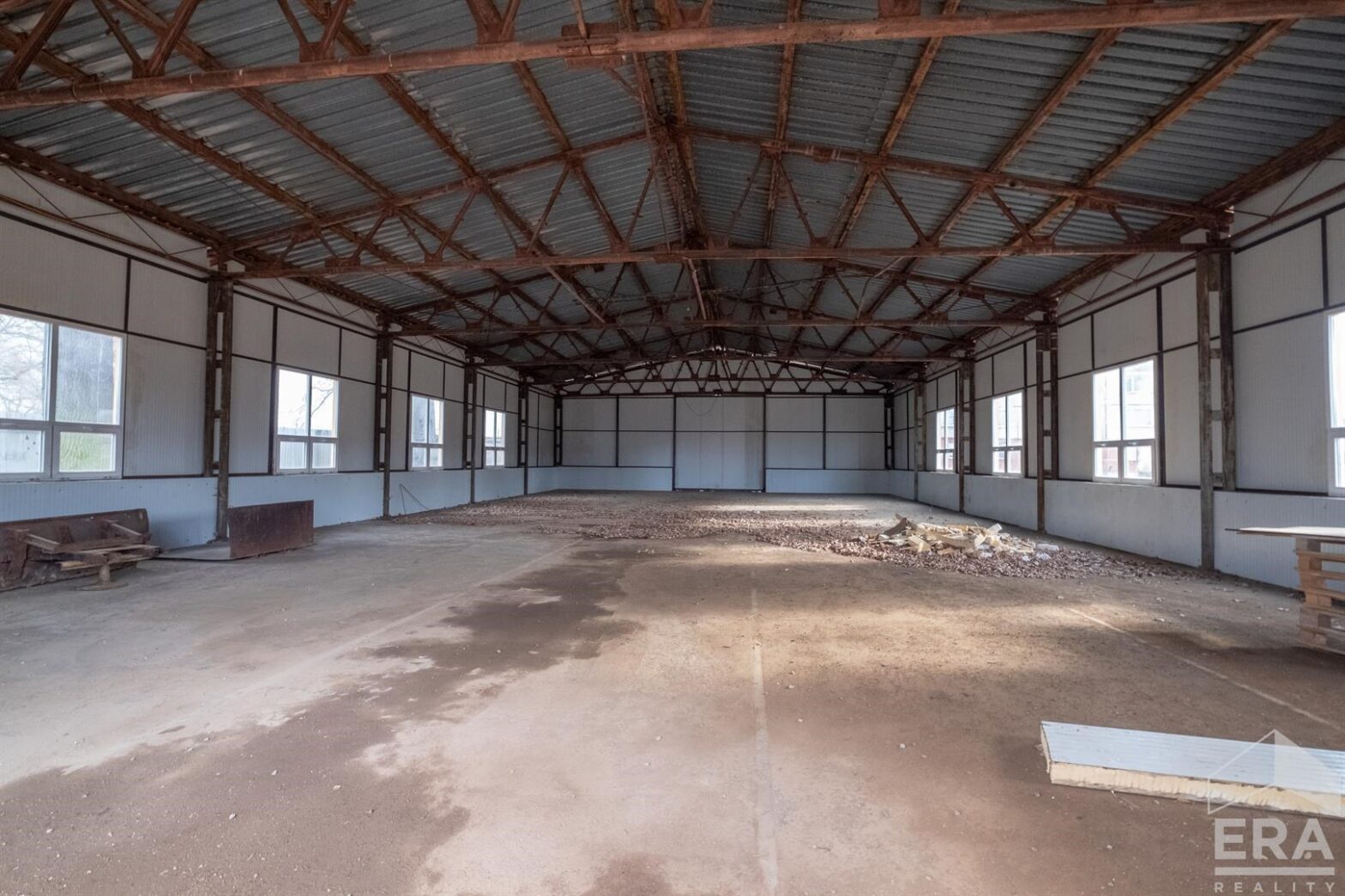 Prodej haly s pozemkem 3800 m2, Hrádek nad Nisou