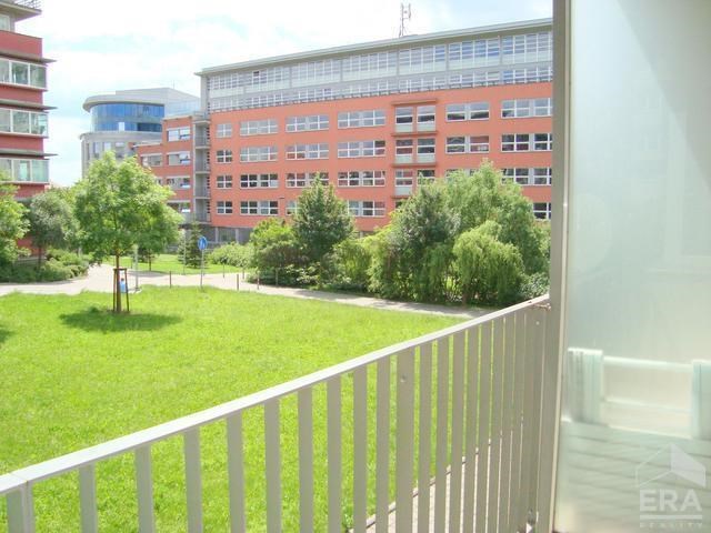 Pěkný tichý byt 2kk s balkonem, 52 m2, garážové stání, Praha 10 Strašnice