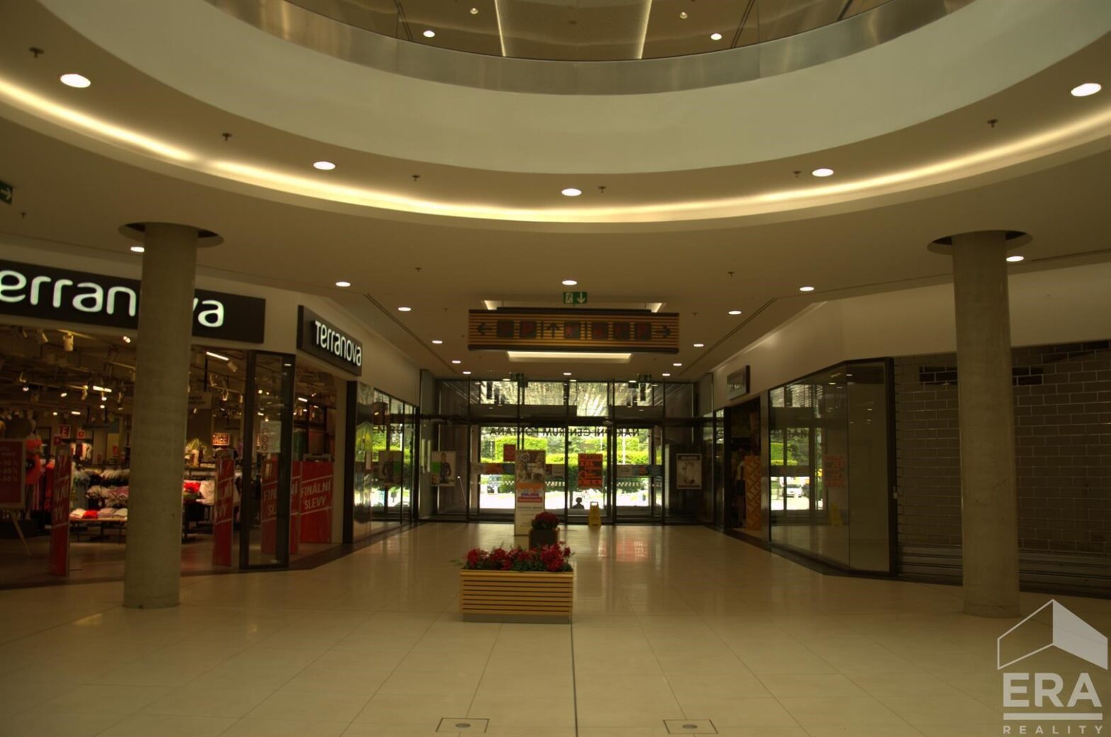 Pronájem komerčních prostor v nákupním centru Fontána Teplice 50-700 m²