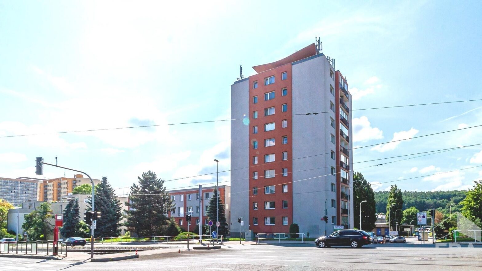 Prodej bytu 3+1 s lodžií a sklepem (60 m2), ul. Evropská, Praha 6