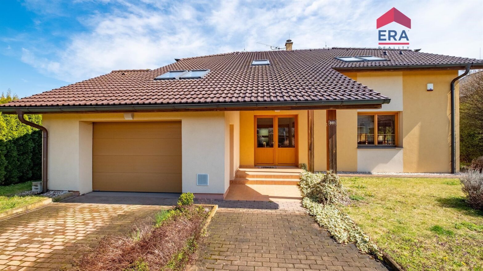 Prodej RD 6+1 s bazénem a garáží, pozemek 858 m2, Kolín