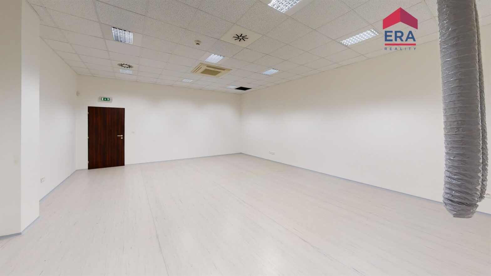 Pronájem kancelářských prostor – studia celkem 305 m2, UL – centrum